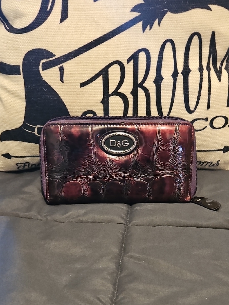 D&G Dolce Gabbana Glossy Croc-Embossed Zip Wallet In Plum